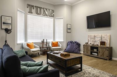 Decorated Living Room With Natural Light, at Wyndchase at Bellevue Apartments, Nashville Tennessee